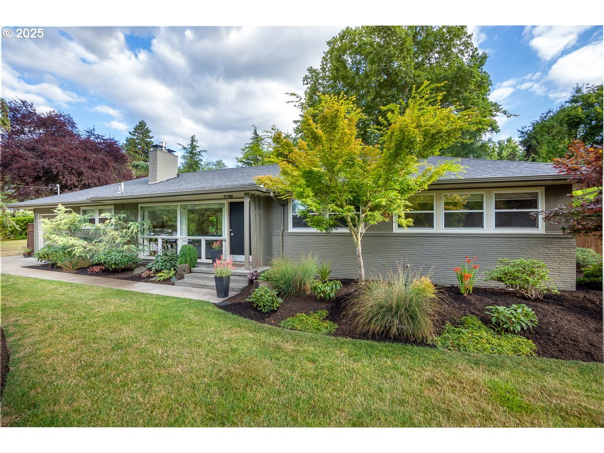 Property Photo: 9040 SW Rambler Ln OR 97223