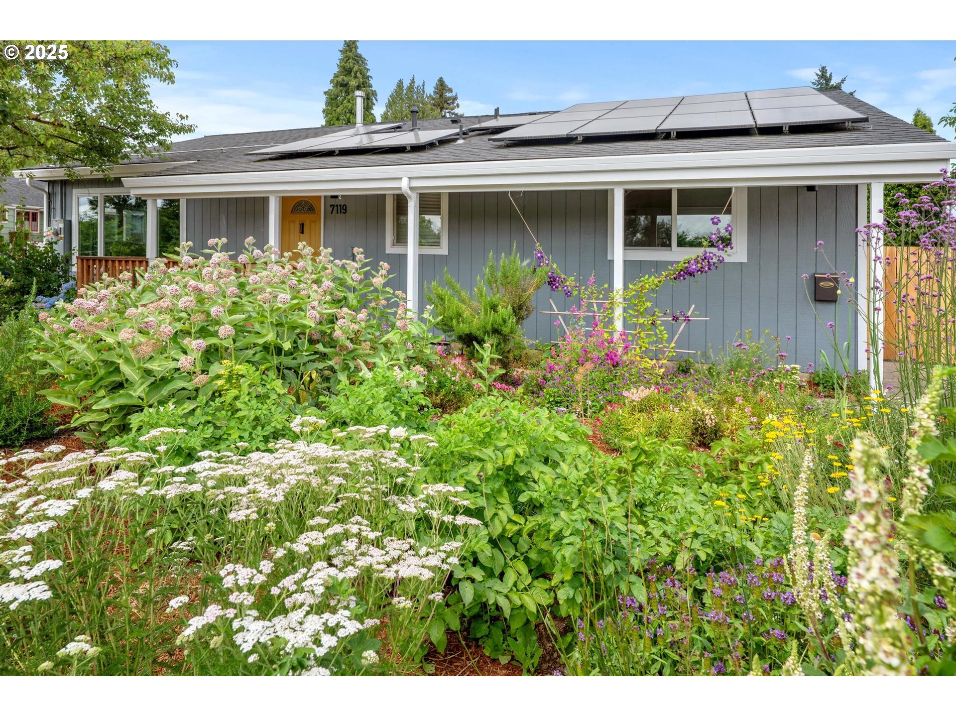 Property Photo:  7119 N Ida Ave  OR 97203 