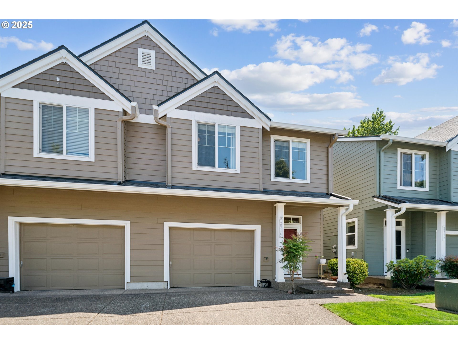 Property Photo: 2514 SE Linden Pl OR 97222