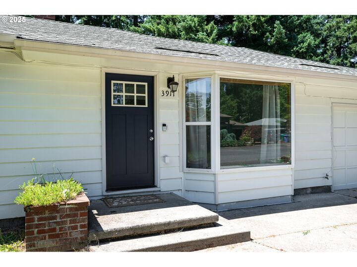Property Photo: 3917 SE 116th Ave OR 97266