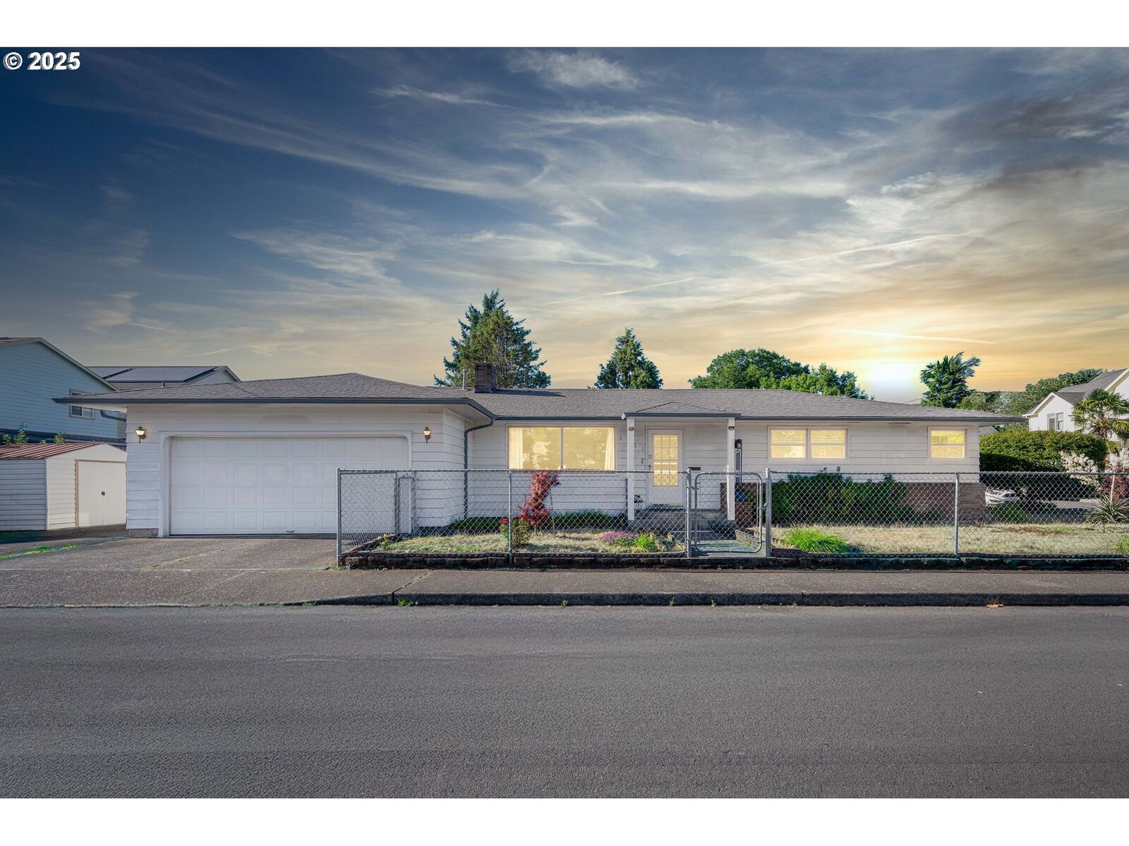 Property Photo:  8931 SE Cora St  OR 97266 