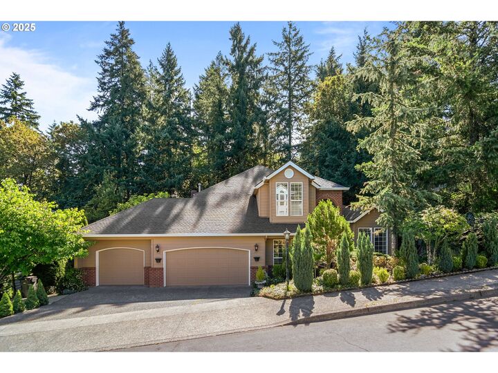 Property Photo: 13386 SW Hillshire Dr OR 97223