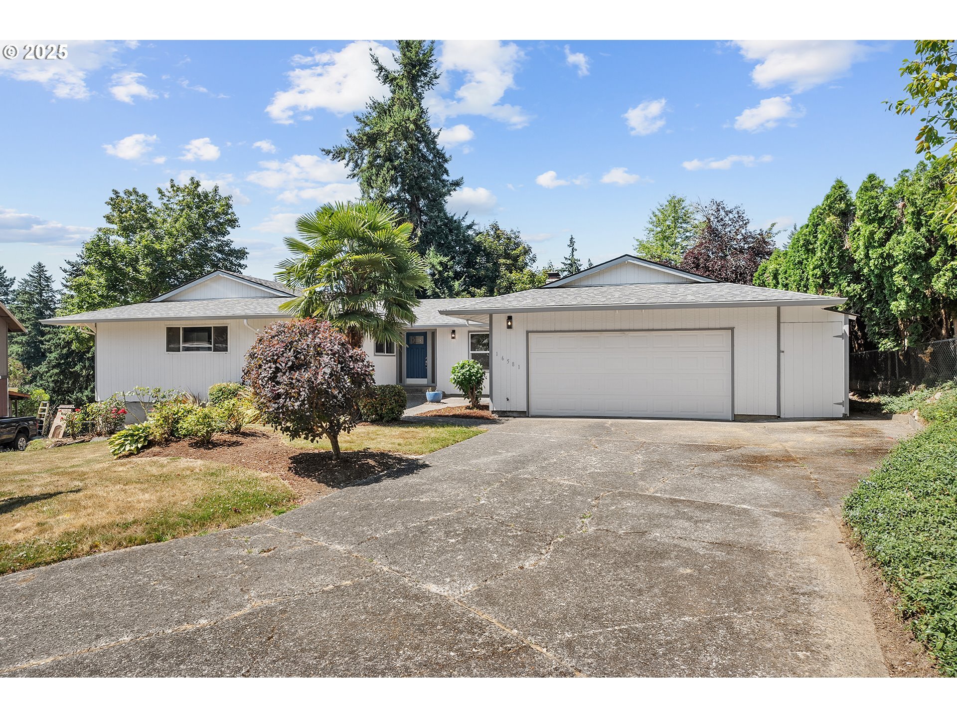 Property Photo: 16581 SE Stoneybrook Ct OR 97015