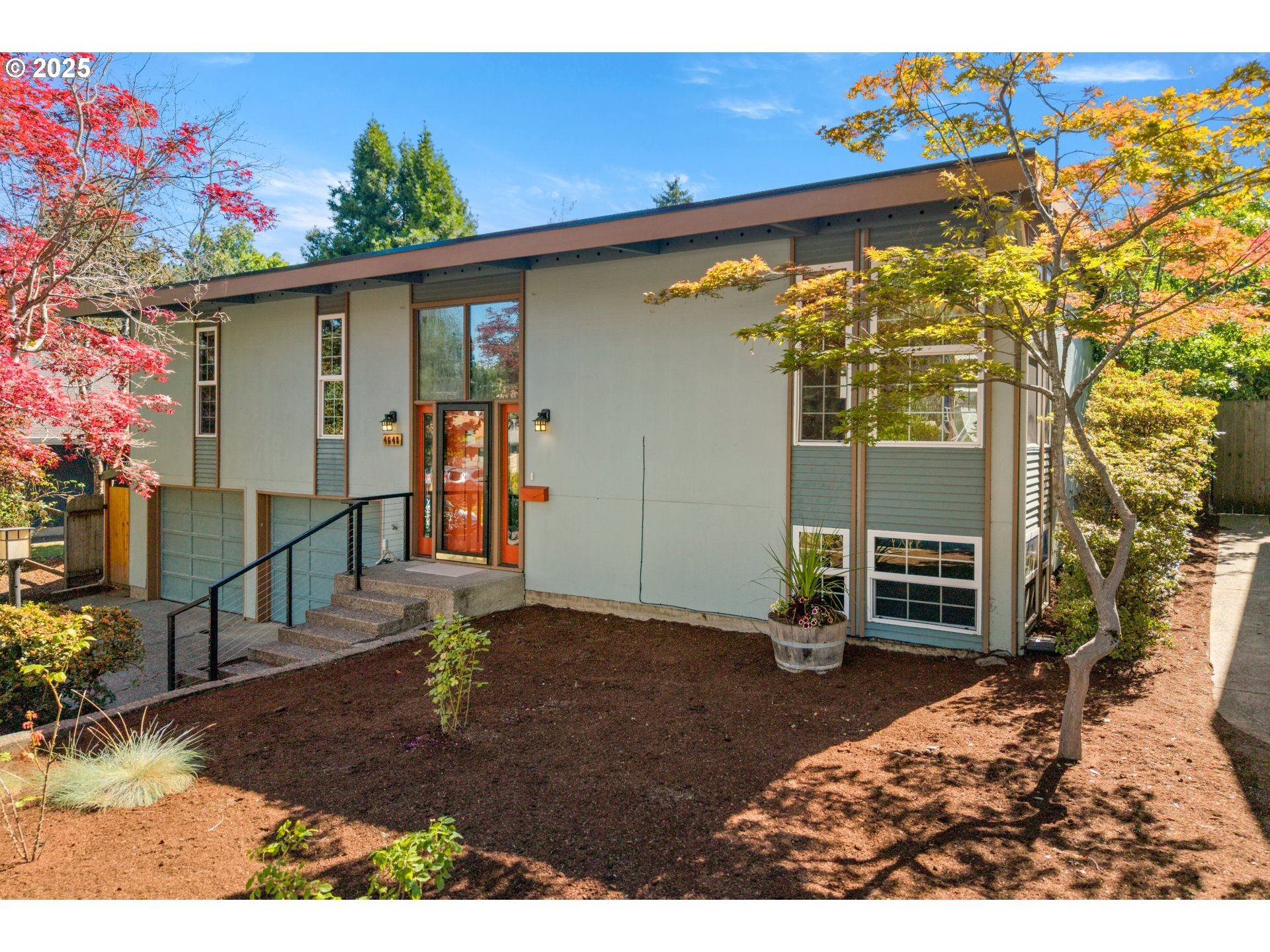 Property Photo: 4648 SE 33rd Pl OR 97202