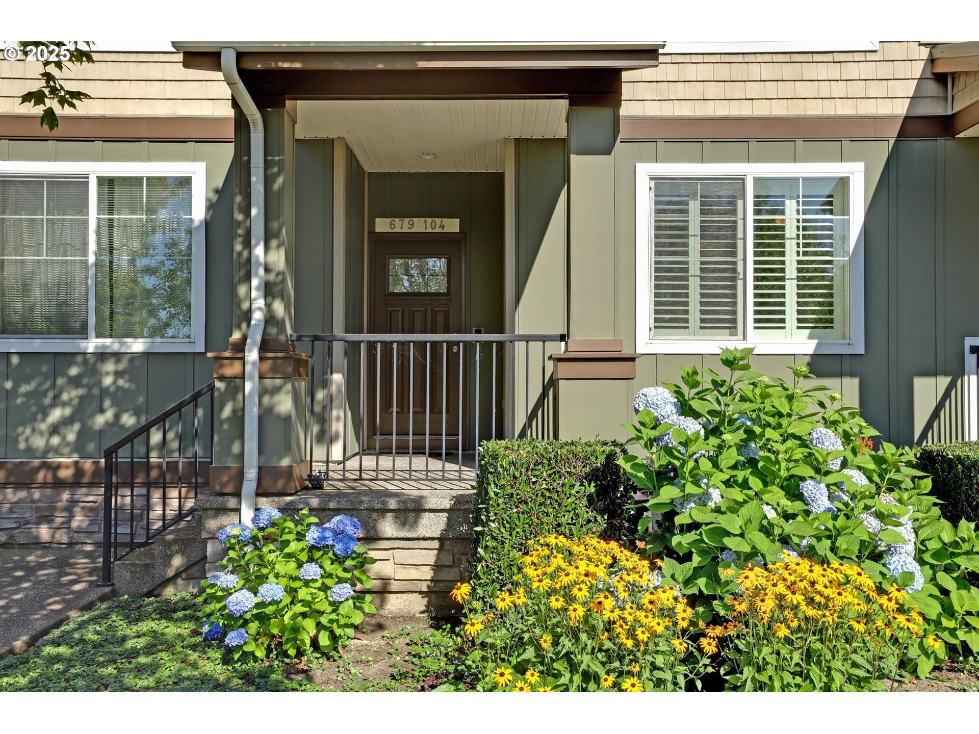 Property Photo: 679 NW 118th Ave 104 OR 97229