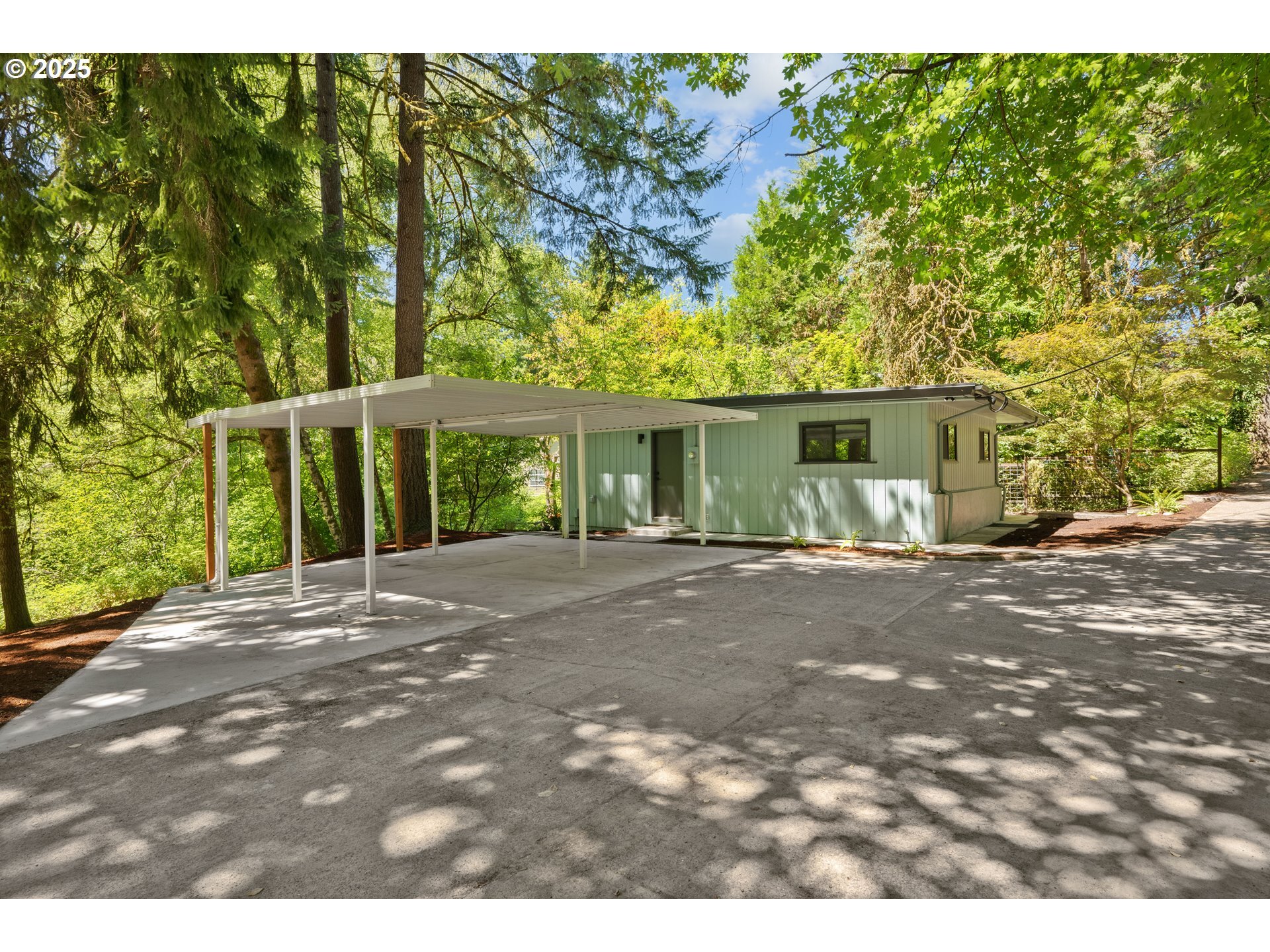 Property Photo: 5160 SW Custer St OR 97219