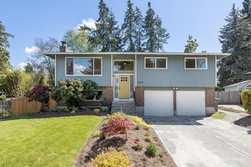 Property Photo: 14211 NE 74th Street WA 98052