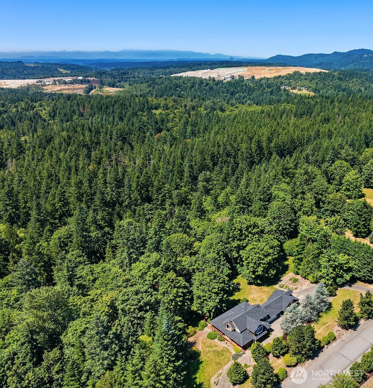 Property Photo: 17811 244th Avenue SE WA 98038