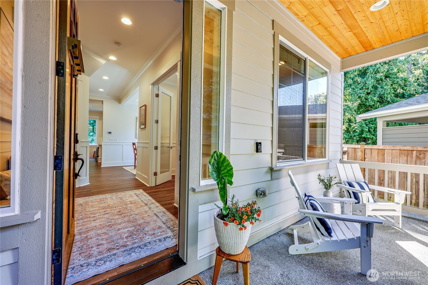 Property Photo: 668 Ferryview Lane NE WA 98110