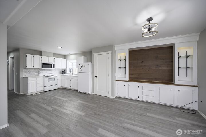 Property Photo:  4000  Longview Street NE 82  WA 98837 