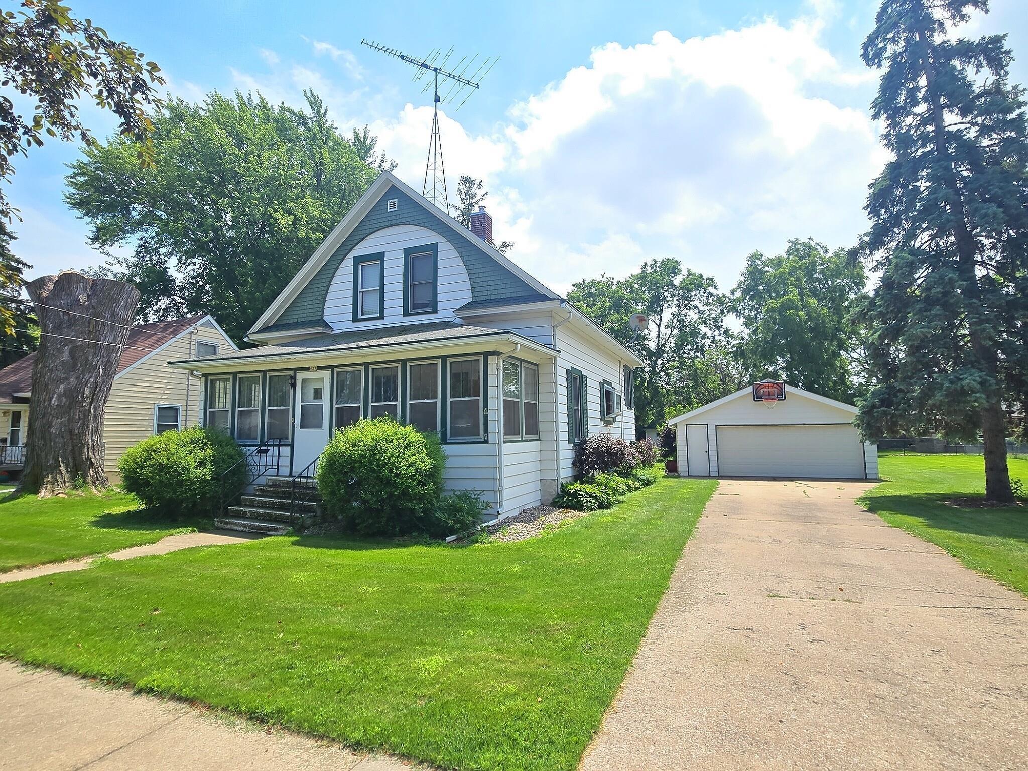 827 W 17th Avenue  Oshkosh WI 54902 photo