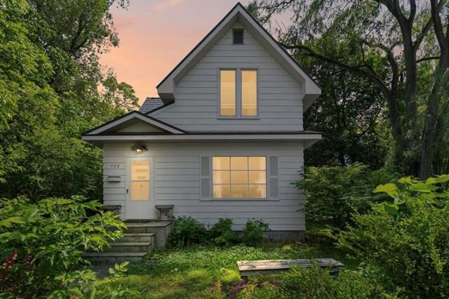 Property Photo:  733 Sixth Street  MI 49684 