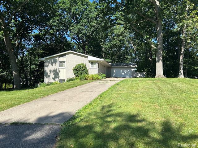 Property Photo: 4230 Wendell Road MI 48323