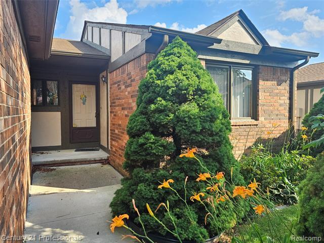 Property Photo: 4866 Elm Tree Lane MI 48092
