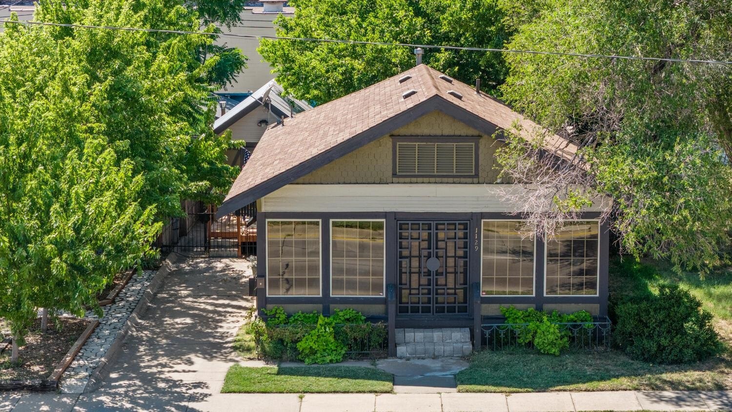 Property Photo: 1129 S Washington Ave KS 67211