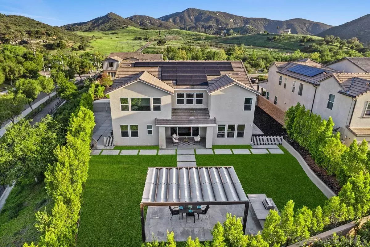 2807 California Poppy Street  Escondido CA 92029 photo