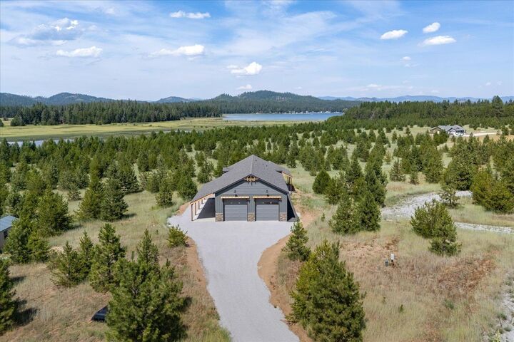Property Photo:  150 Paragon Dr  WA 99156 