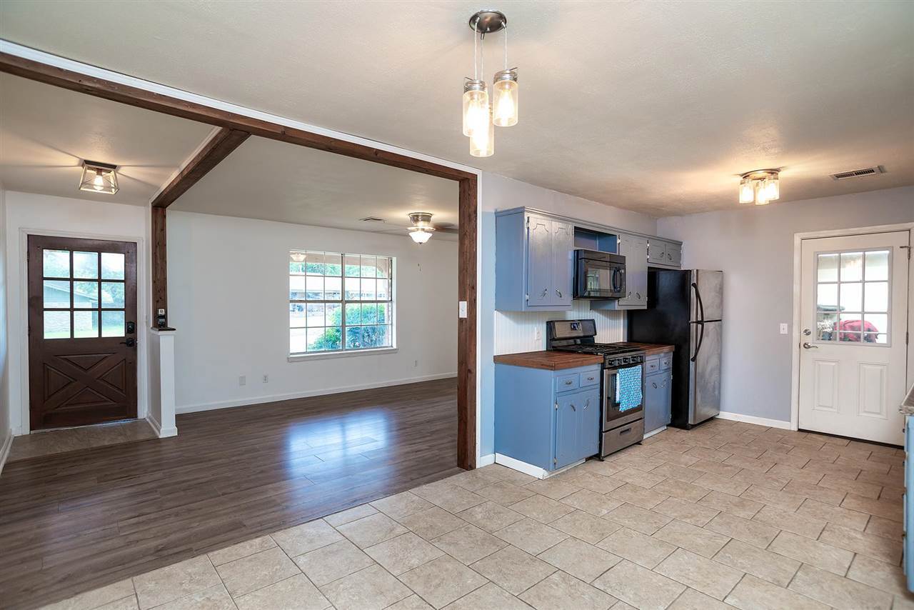 Property Photo: 1242 E 5th Street OK 74023