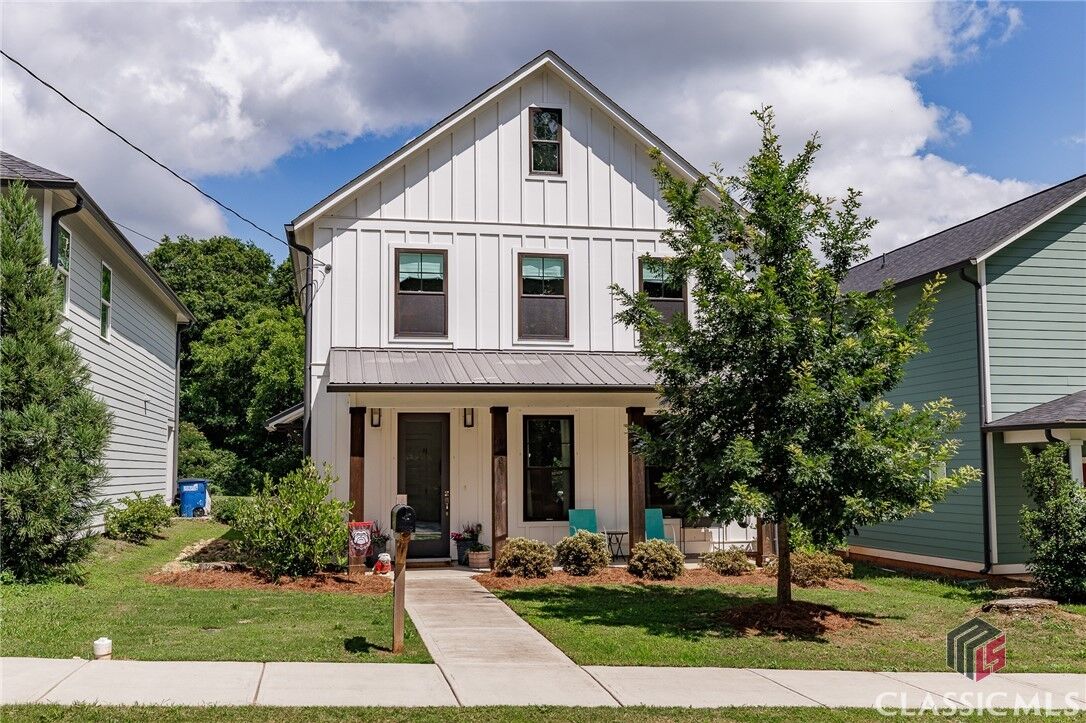 Property Photo: 230 Lake Street GA 30601