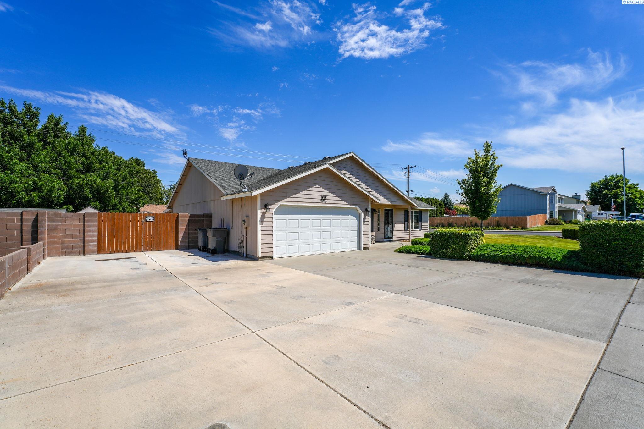 Property Photo: 4813 S Washington Pl WA 99337-4441
