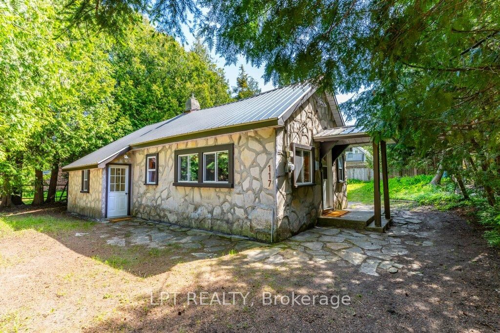 Property Photo:  117 Second Avenue N  ON N0H 2G0 
