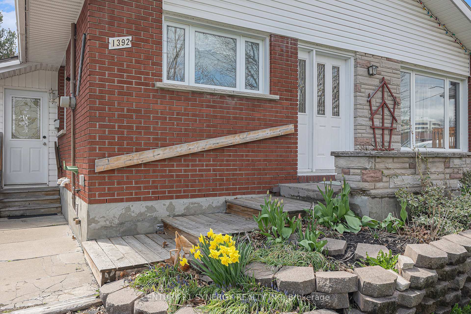 Property Photo:  1392 Aurele Street  ON K1B 3L3 