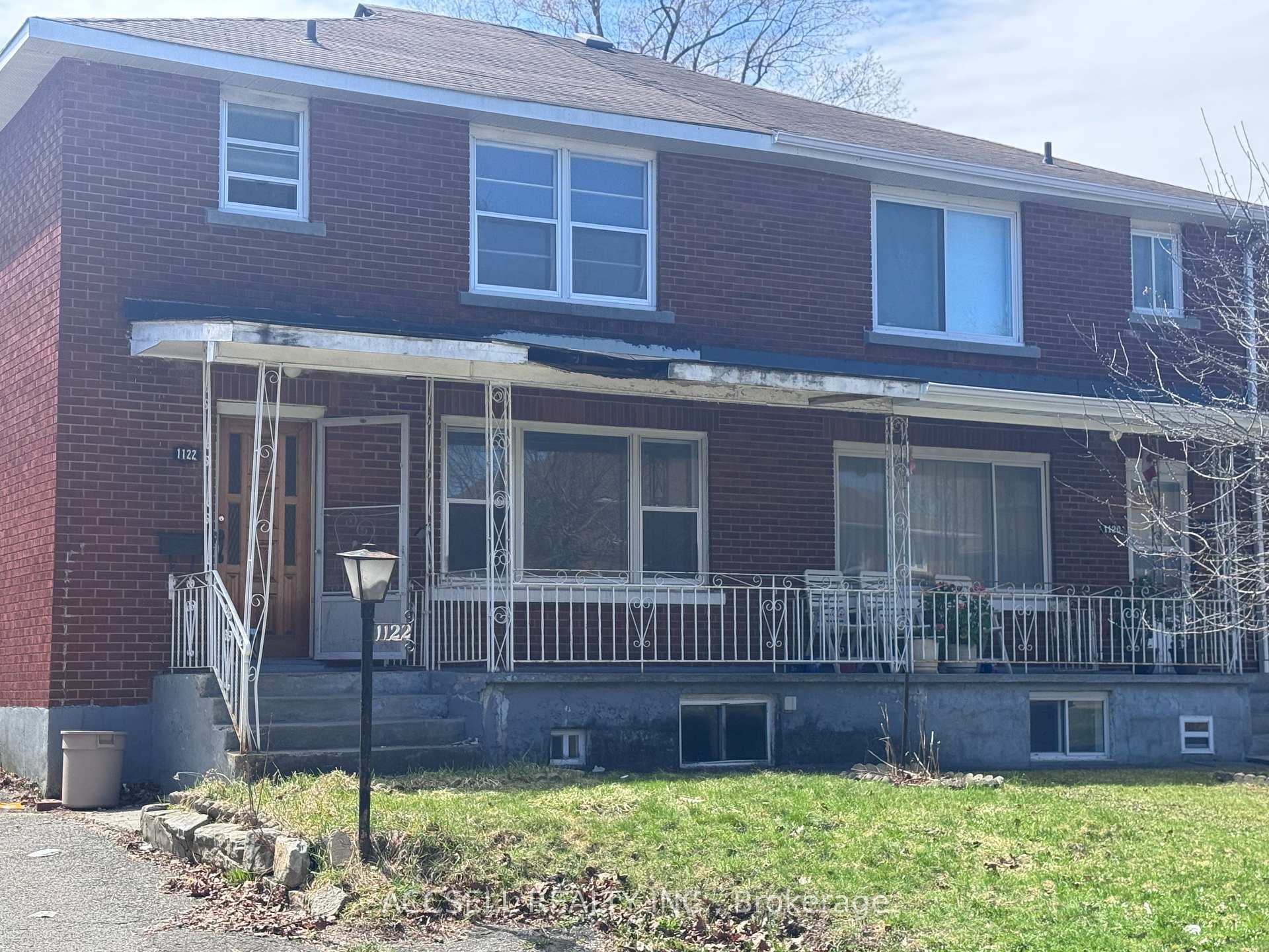 Property Photo: 1122 Aldea Avenue ON K1H 8C2