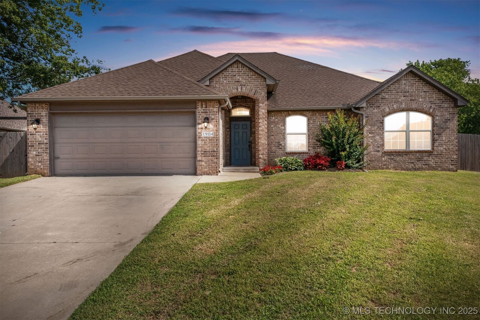 Property Photo:  1904 E Ithica Street  OK 74012 