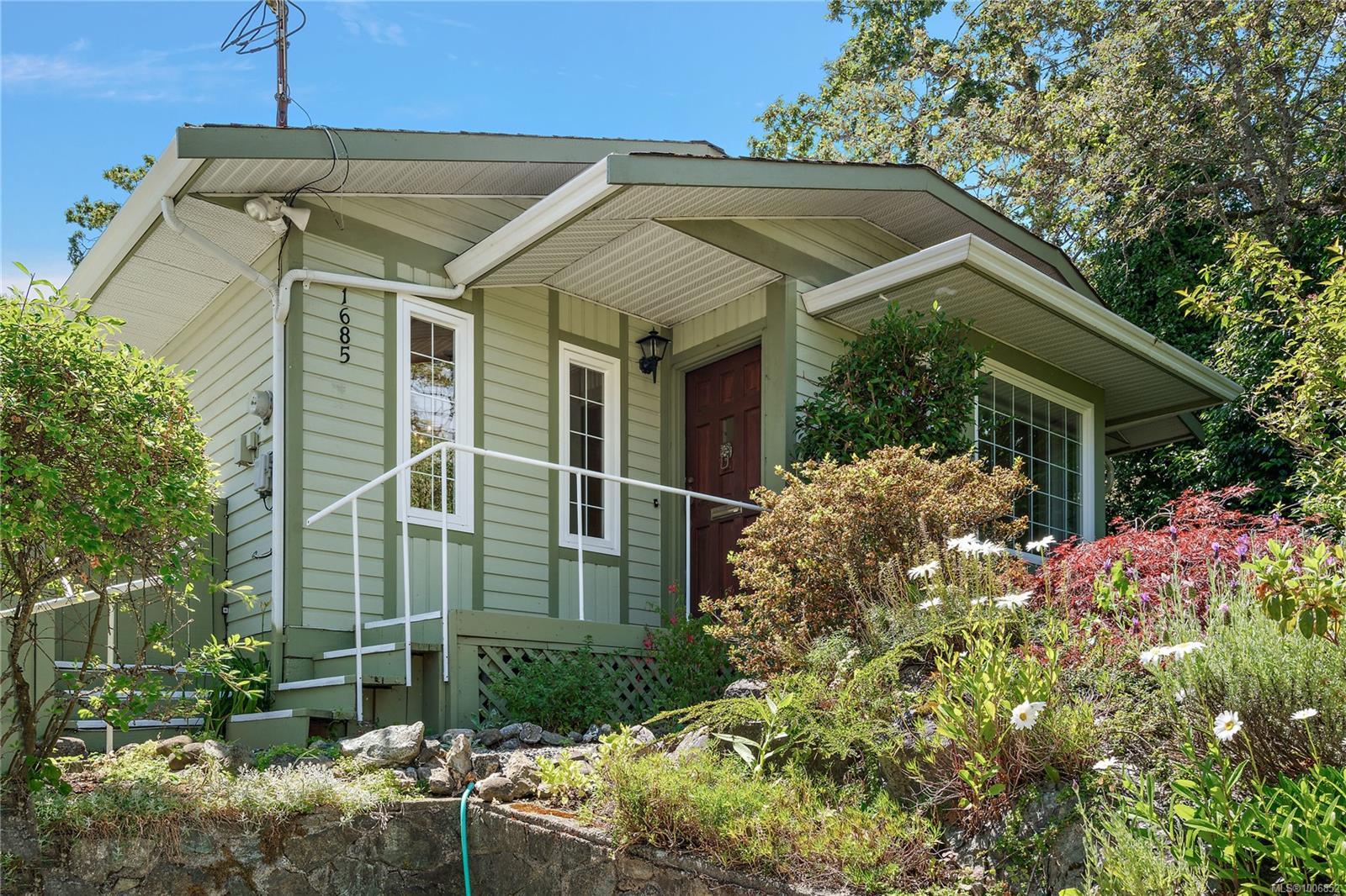 Property Photo: 1685 Christmas Ave BC V8P 2X7