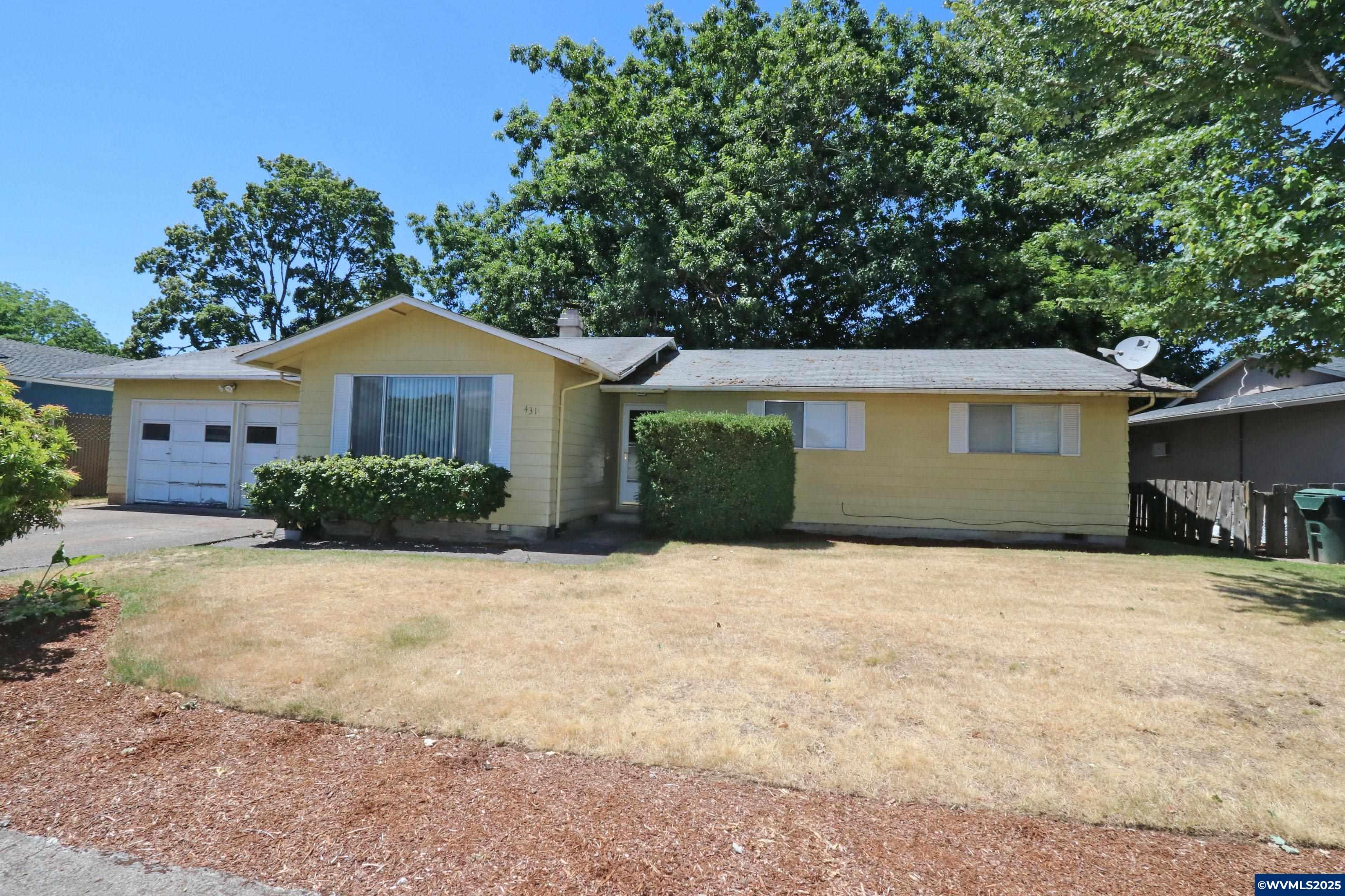 Property Photo: 431 45th Ct NE OR 97301