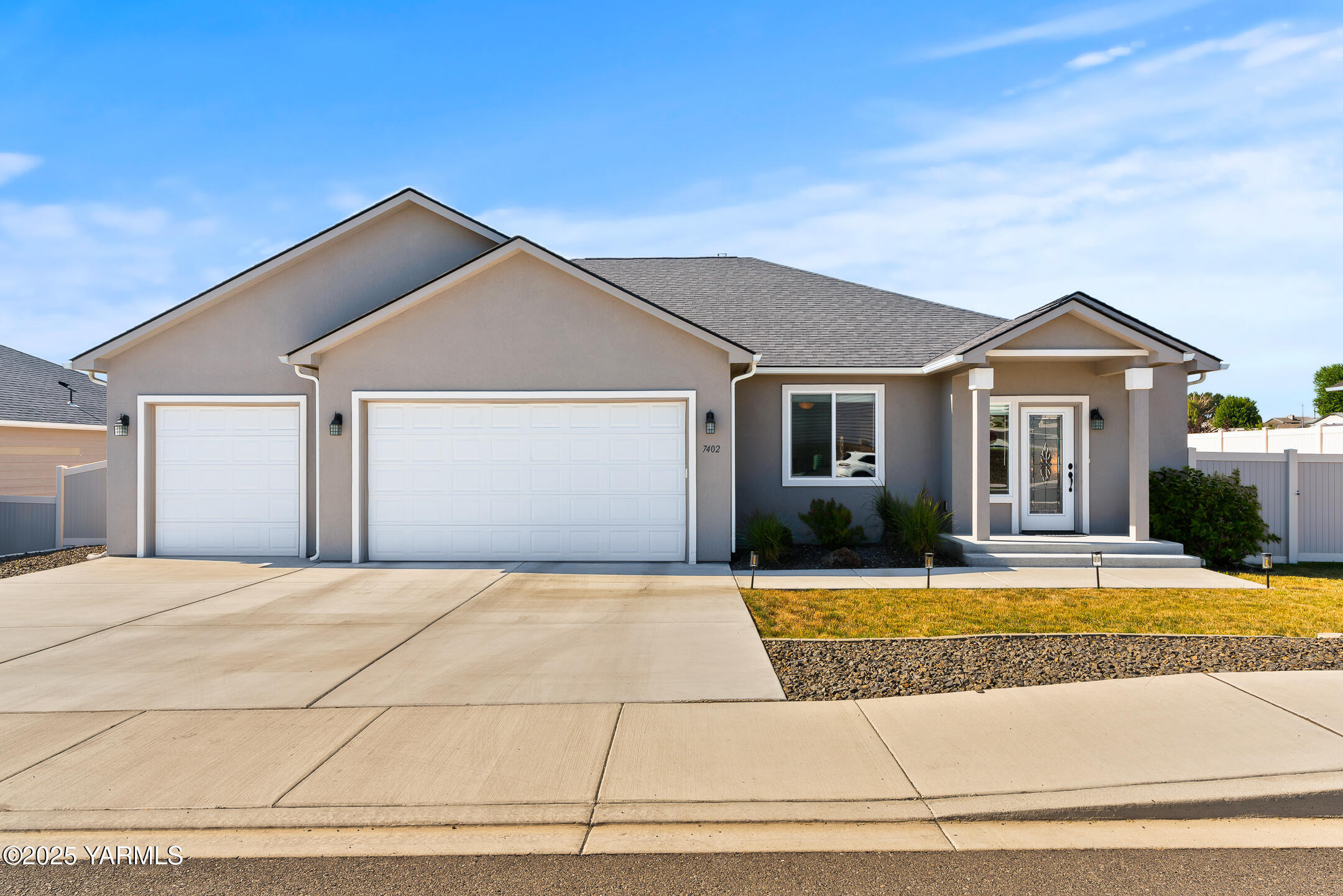 Property Photo: 7402 Viewcrest Way WA 98908
