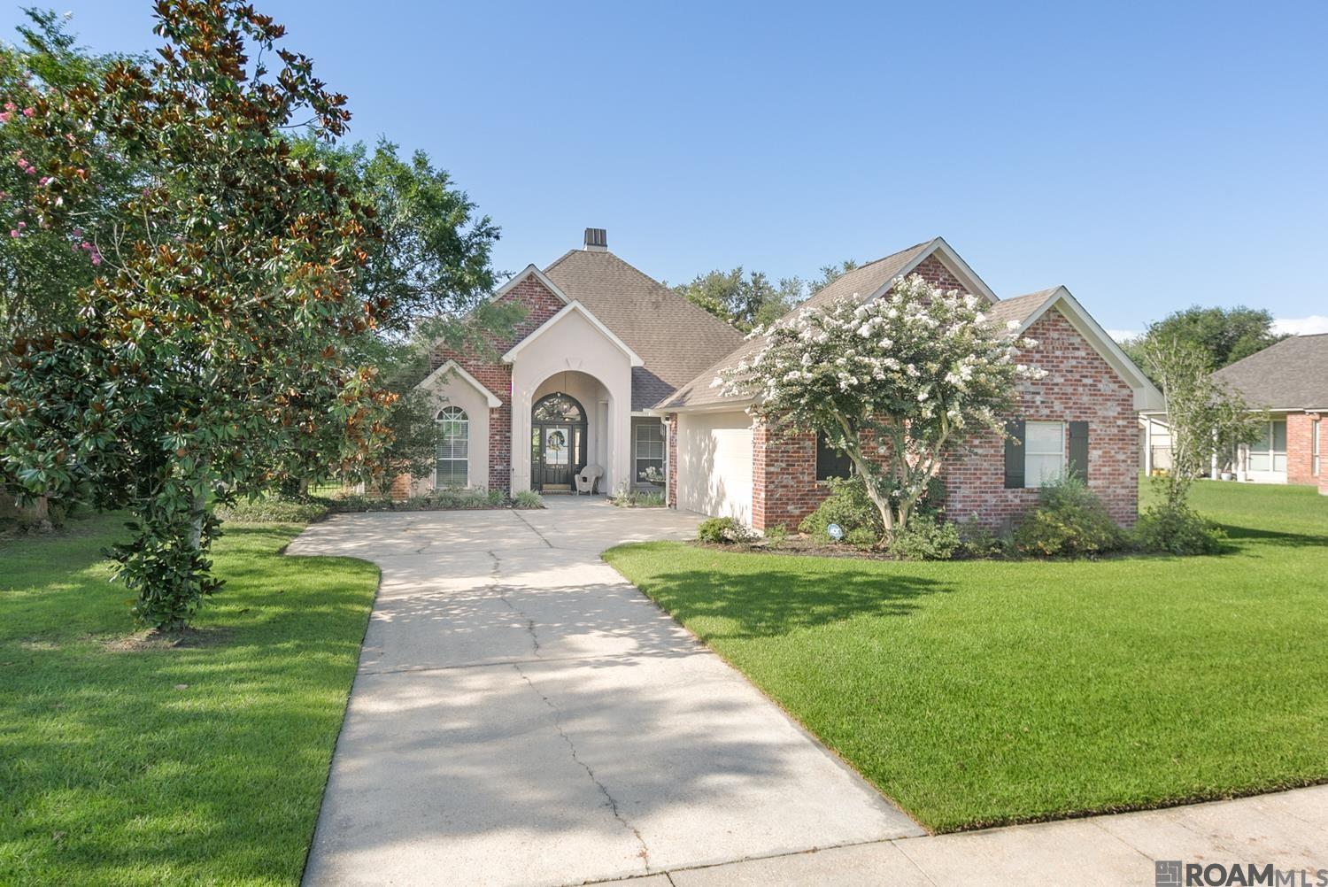 Property Photo: 18918 Beaujolaes Ave LA 70817