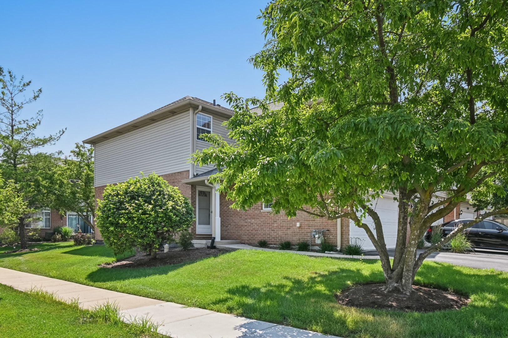 Property Photo: 1644 Windward Avenue IL 60563