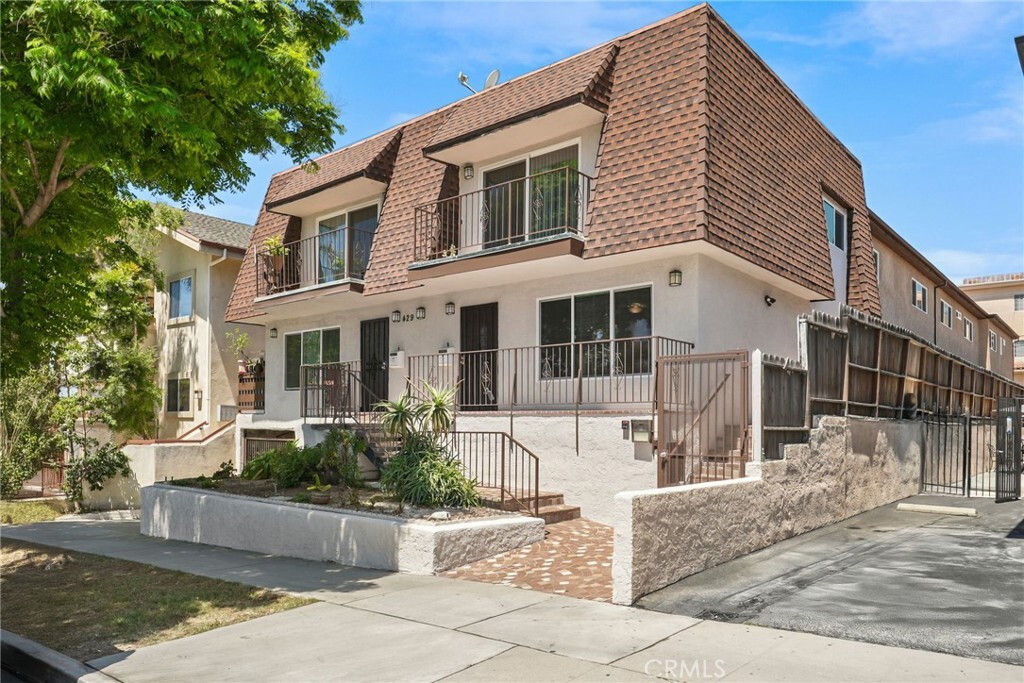 Property Photo:  429 E Providencia Avenue B  CA 91501 