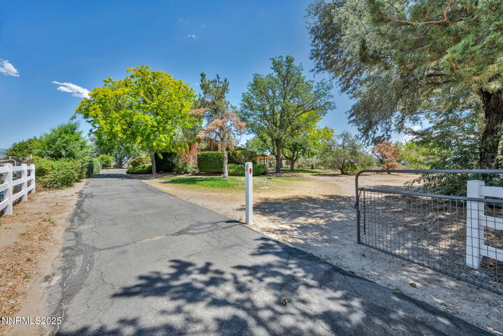 Property Photo:  1405 Primrose Lane  NV 89423 