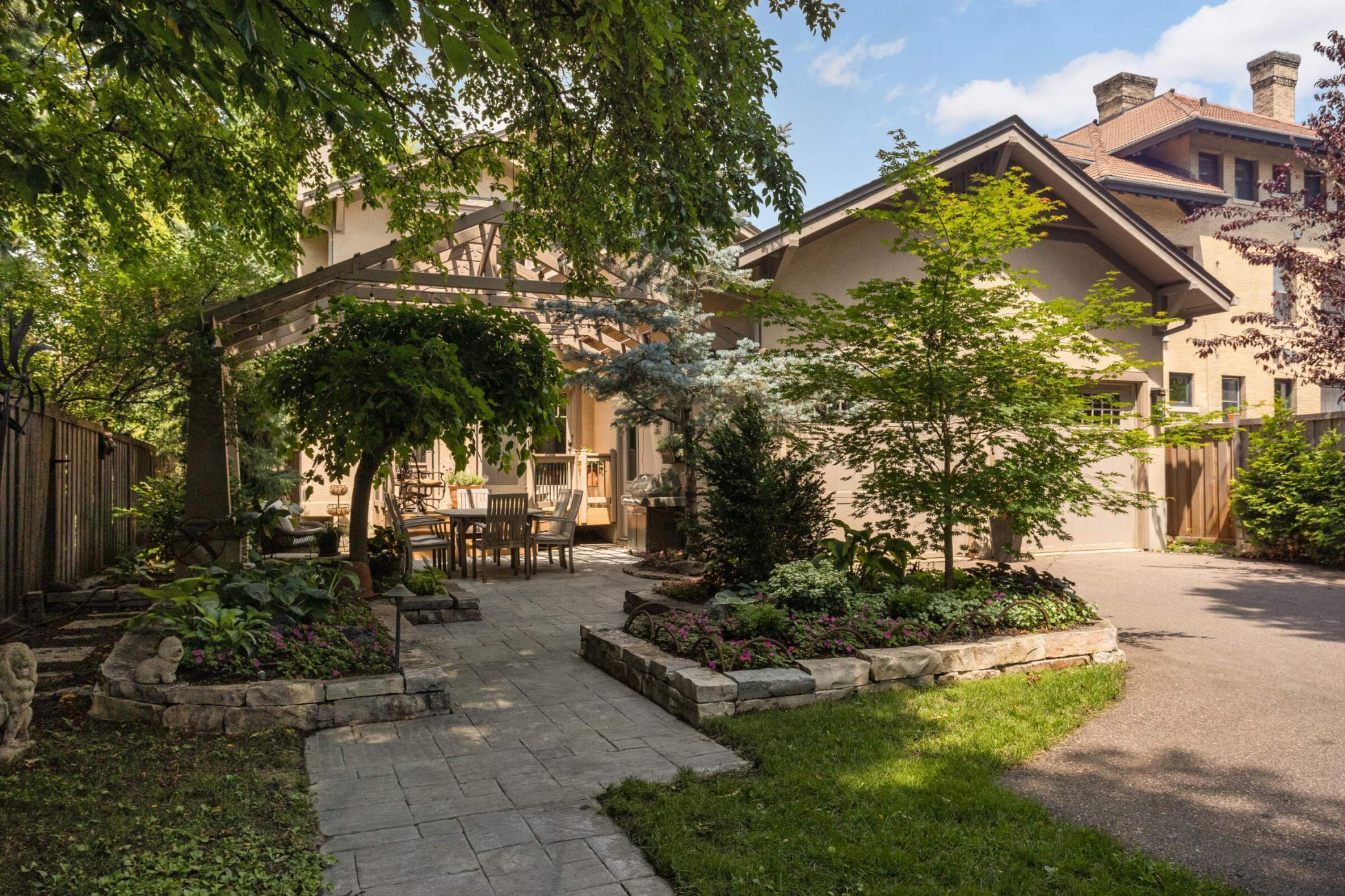 Property Photo: 582 Summit Avenue MN 55102