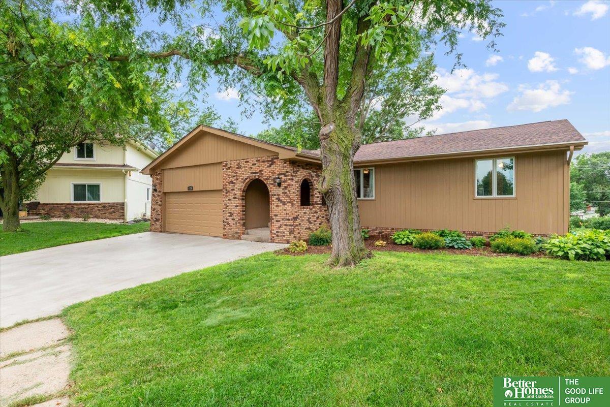 Property Photo: 4706 N 112 Circle NE 68164-9999