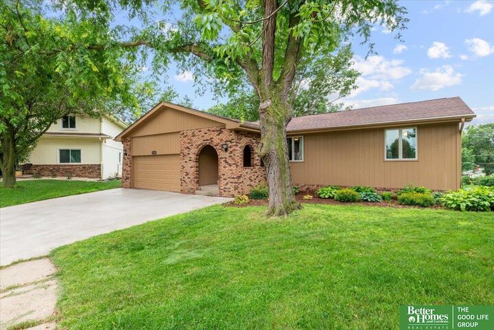Property Photo: 4706 N 112 Circle NE 68164-9999