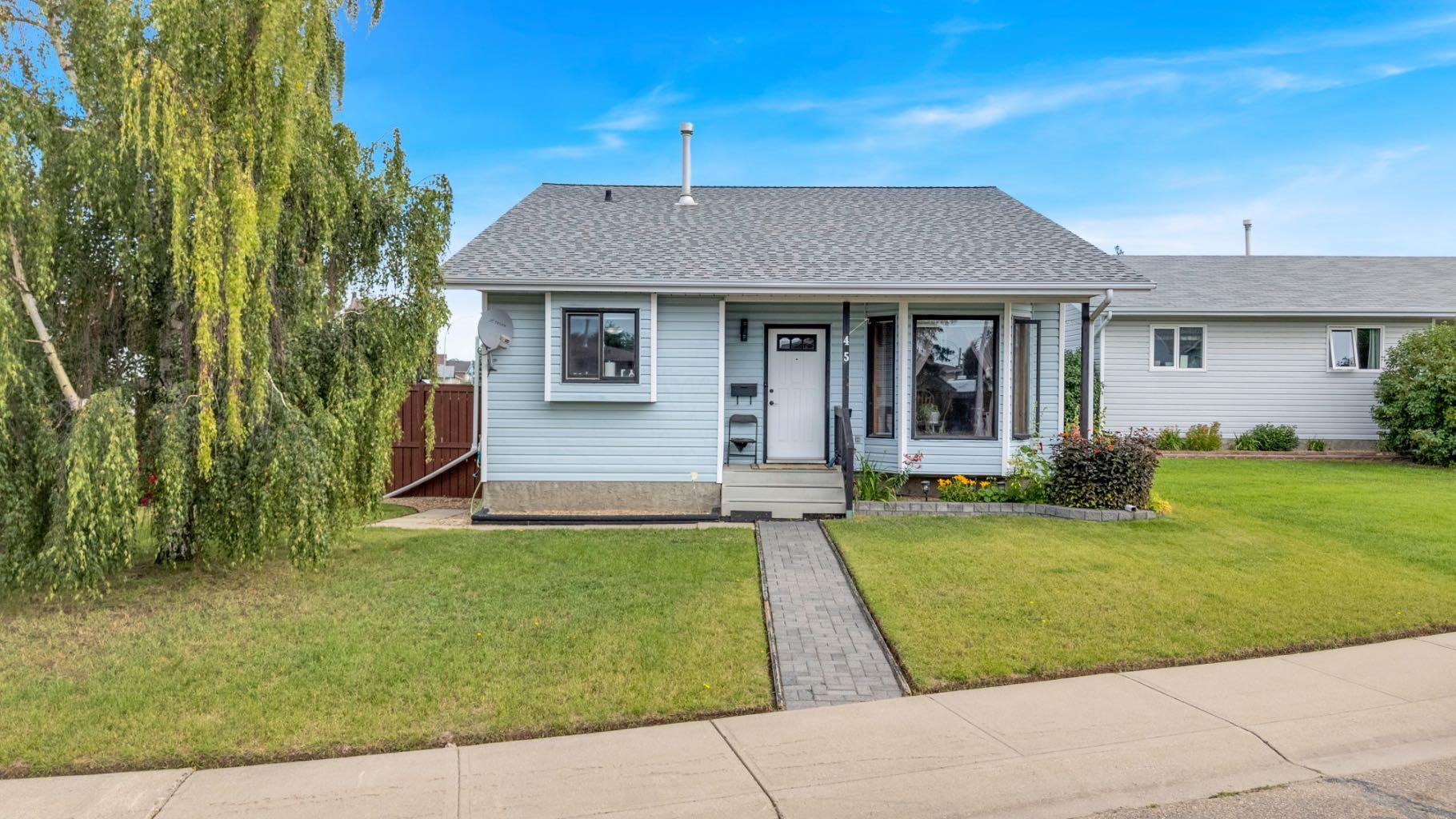 45 Sunrise Crescent  Blackfalds AB T4M 0K6 photo