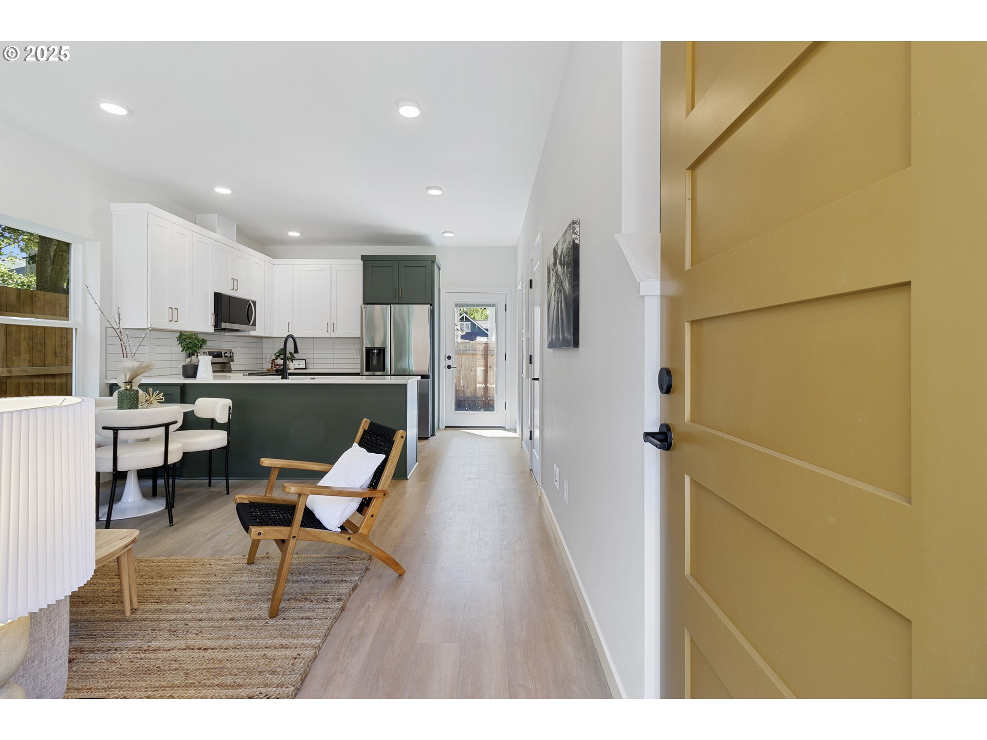 Property Photo: 6914 N Swift St OR 97203