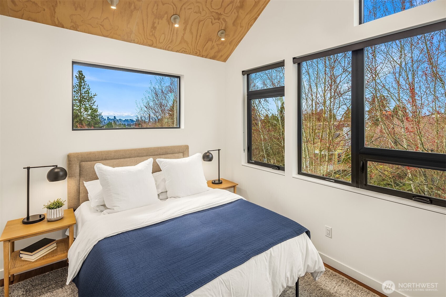 Property Photo:  8054 A  Brooklyn Avenue NE  WA 98115 