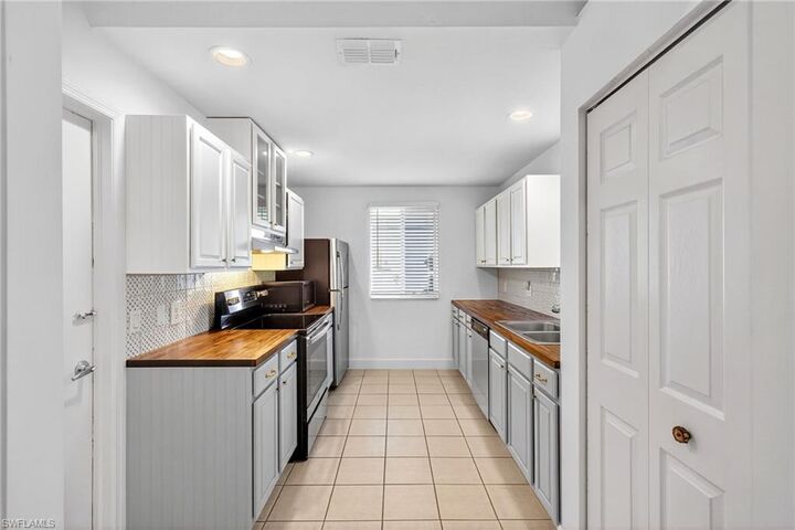 Property Photo: 11817 Forest Mere Dr FL 34135