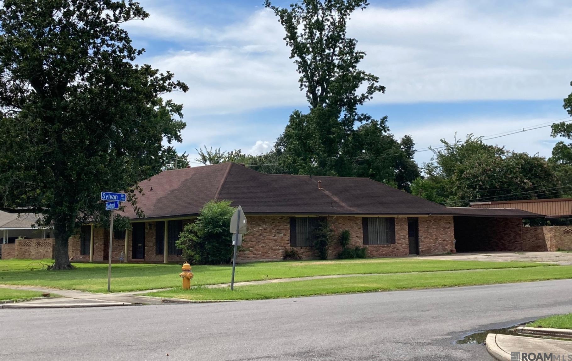 Property Photo:  11575 Sherbrook  LA 70815 