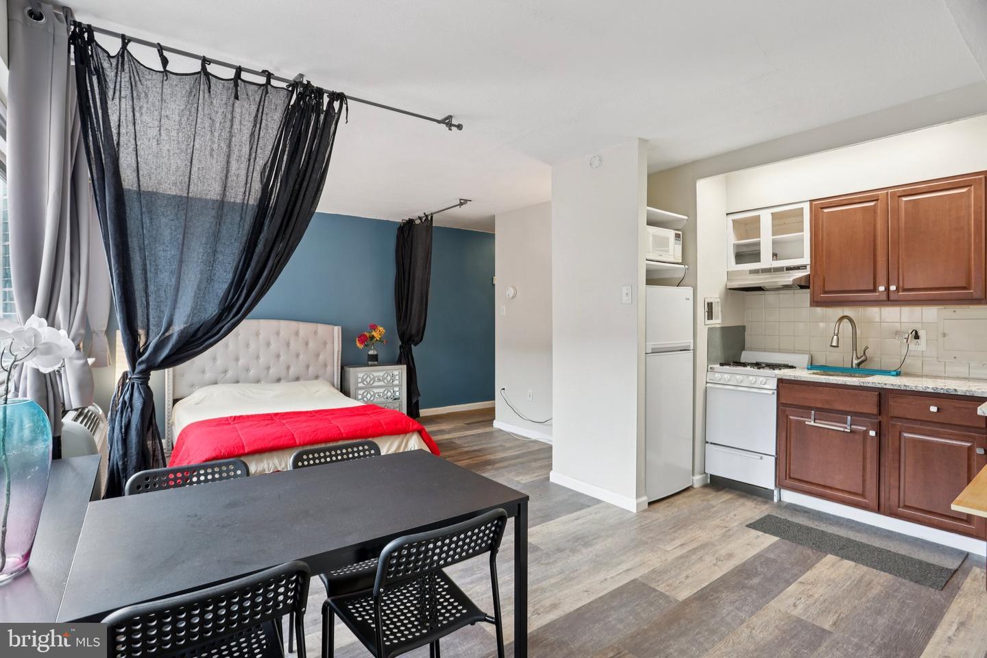 Property Photo: 2101 Chestnut Street 17 1601 PA 19103