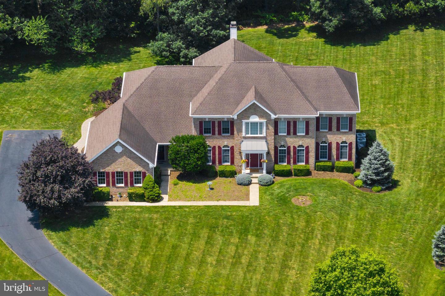 Property Photo: 3 Waterford Court NJ 08822