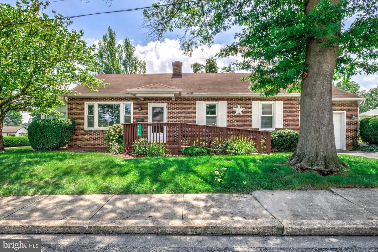 Property Photo:  202 N Grant Street  PA 17545 