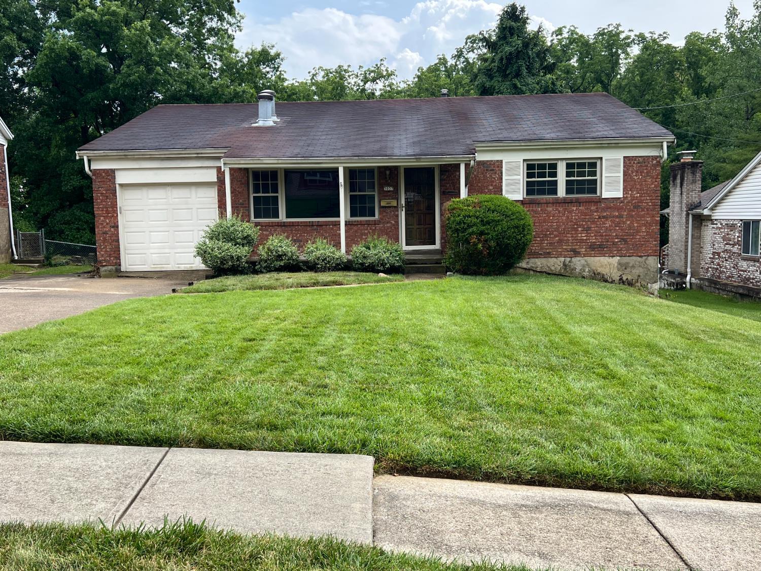 Property Photo: 3037 Goda Avenue OH 45211