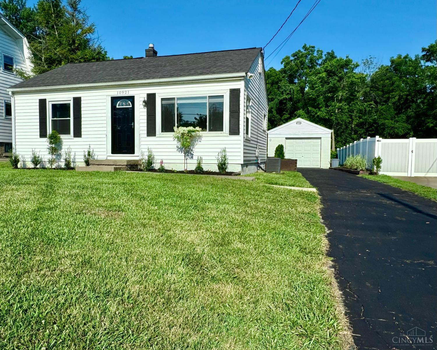 Property Photo:  10921 Chester Road  OH 45246 