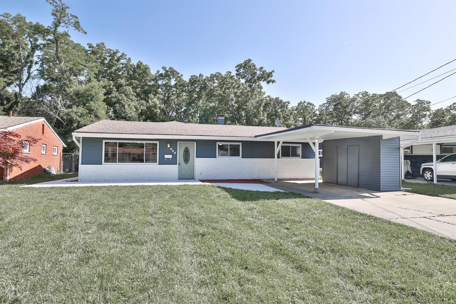 Property Photo:  958 Hollytree Drive  OH 45231 