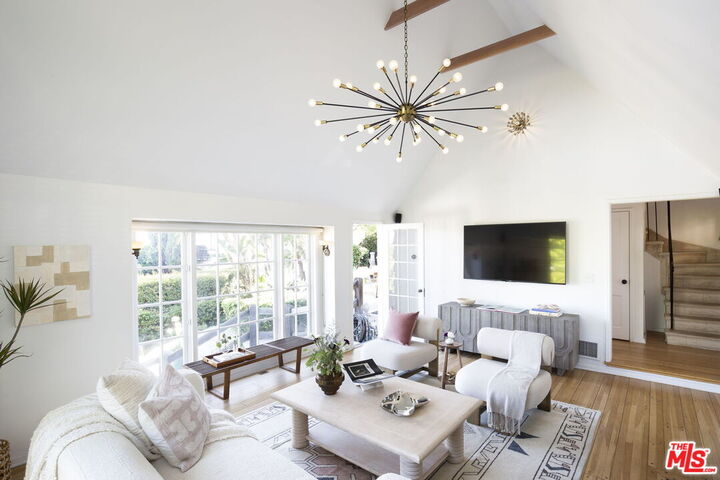 Property Photo:  8266 Hollywood Blvd  CA 90069 